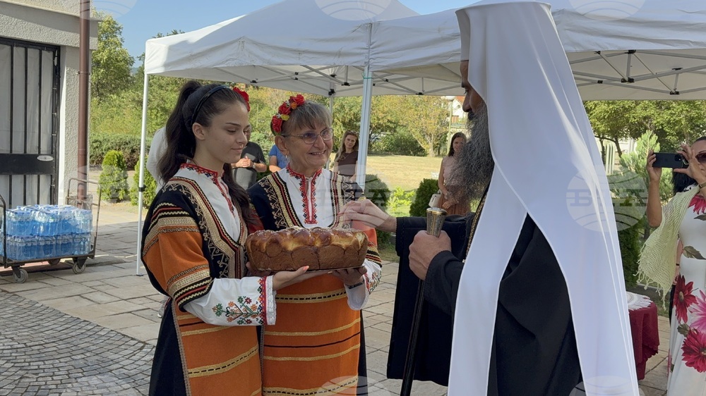 Самоков - храм „Свети Панталеймон“ - патрирах Даниил - литургия