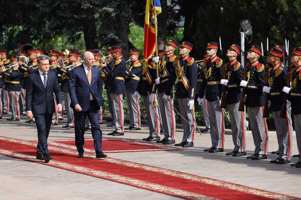 Министерски съвет: С церемония с военни почести беше посрещнат премиерът Росен Желязков на официално посещение в Молдова