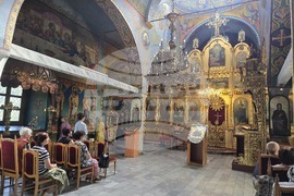Ловеч - храм „Света Троица” - служба