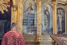 Ловеч - храм „Света Троица” - служба