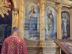 Ловеч - храм „Света Троица” - служба