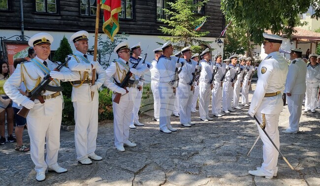 С военен ритуал, туристическа обиколка и концерт Варна чества 147 години от Освобождението на града
