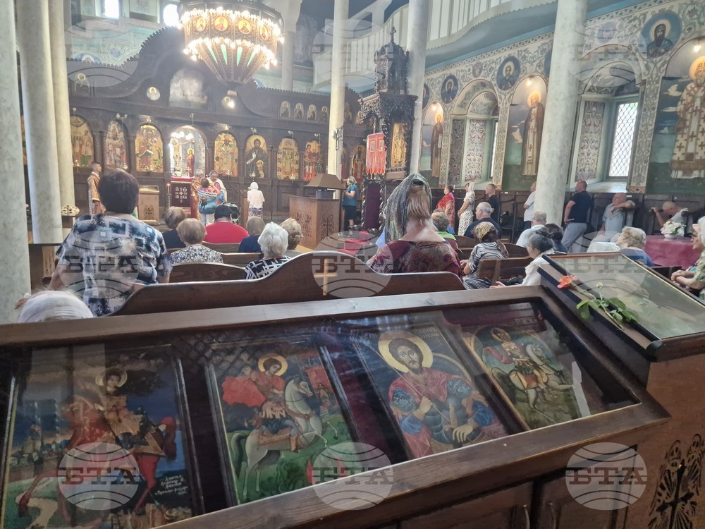 Търговище - храм „Св. Успение Богородично“ - неделна служба