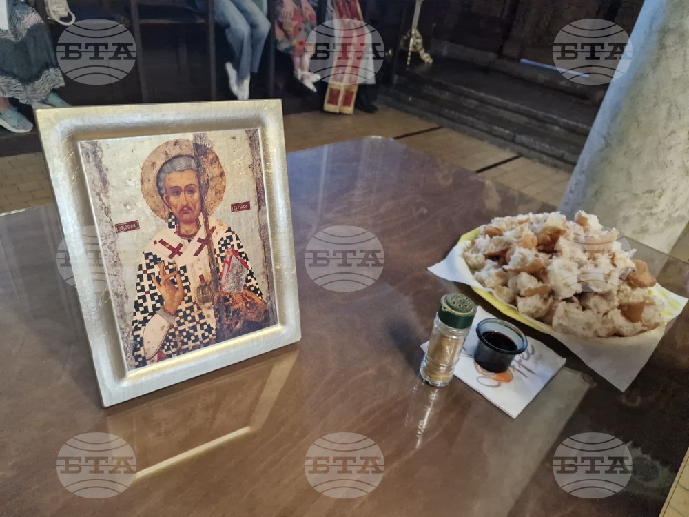 Търговище - храм „Св. Успение Богородично“ - неделна служба