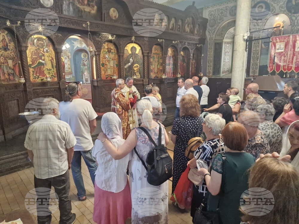 Търговище - храм „Св. Успение Богородично“ - неделна служба