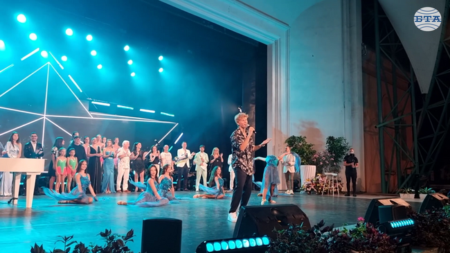 Изпълнението на „Спомен от преди“ на Филип Донков донесе наградата на публиката на 42-рото издание на конкурса „Бургас и морето“