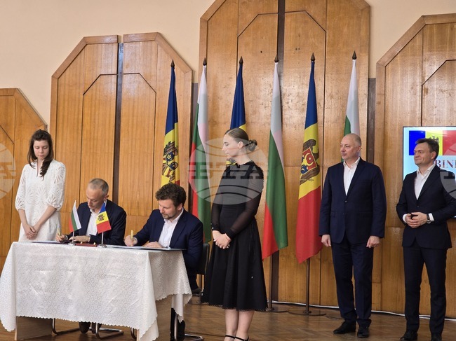 Министрите на образованието на България и Молдова подписаха споразумение за прехвърлянето на собствеността на бившия Тараклийски университет