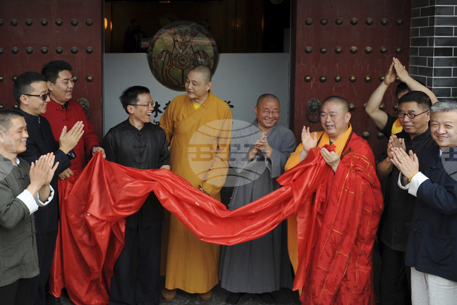 Китайската прокуратура повдигна обвинение на бивш игумен на манастира Шаолин