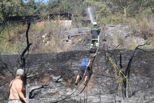 Трима души бяха леко обгазени от пожарите в Русенско