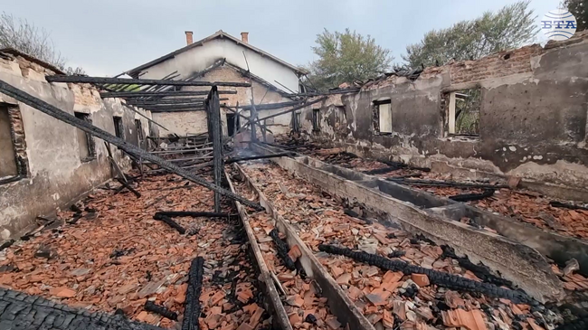 При пожар в монтанското село Дъбова махала са изгорели 19 къщи, кравеферма и старо училище