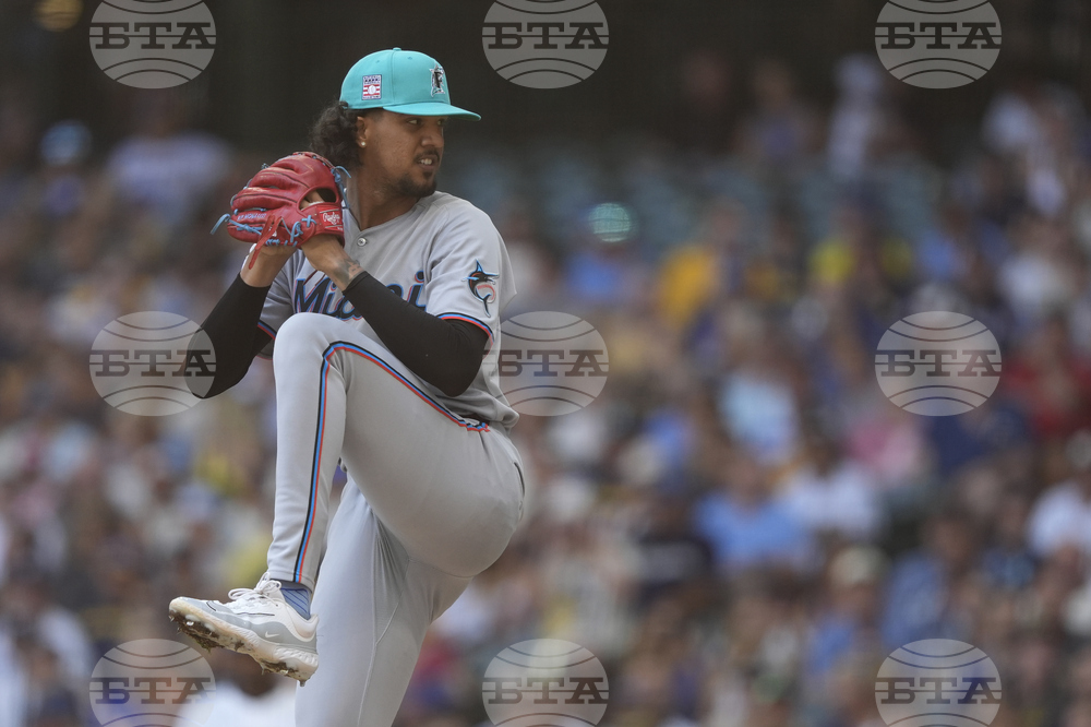Marlins Brewers Baseball