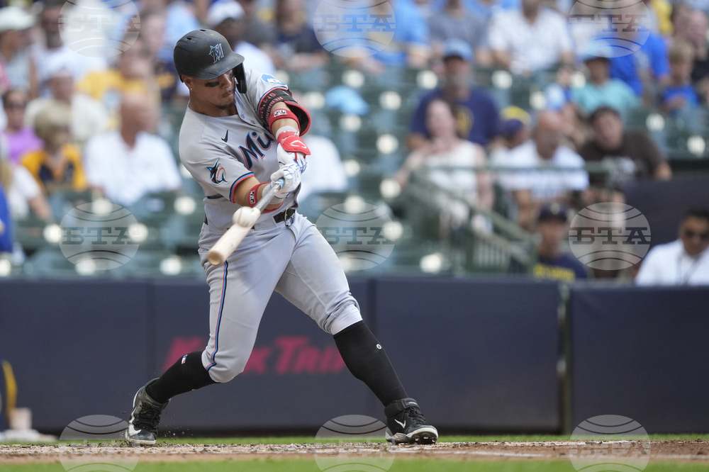 Marlins Brewers Baseball