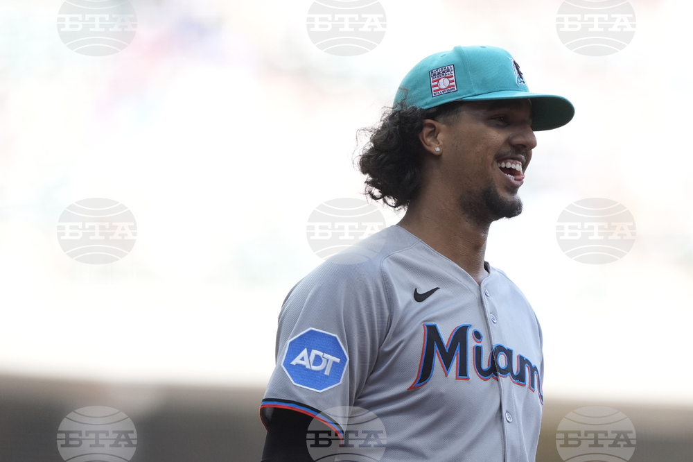 Marlins Brewers Baseball