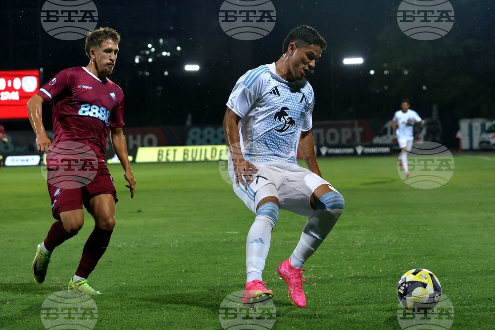 Левски победи Локомотив (София) в добавеното време и излезе начело в класирането