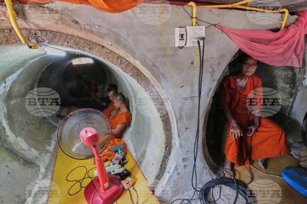 APTOPIX Thailand Cambodia Coping in a Crisis