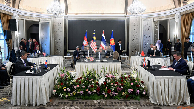 Тайланд и Камбоджа ще разположат временни наблюдателни екипи, които да следят за спазването на крехкото примирие