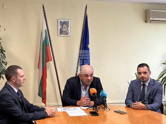 Цената на потребителската кошница е с два лева по-ниска тази седмица - от 101 на 99 лева, съобщи председателят на ДКСБТ Владимир Иванов