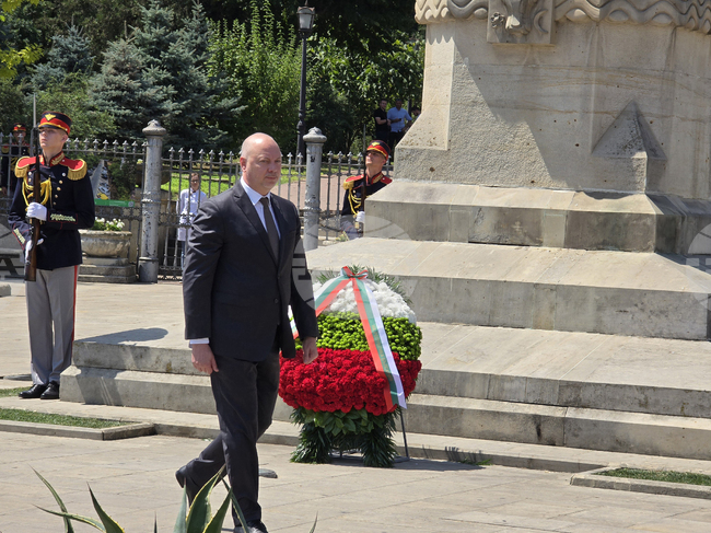 Република Молдова - Росен Желязков - поднасяне на венец