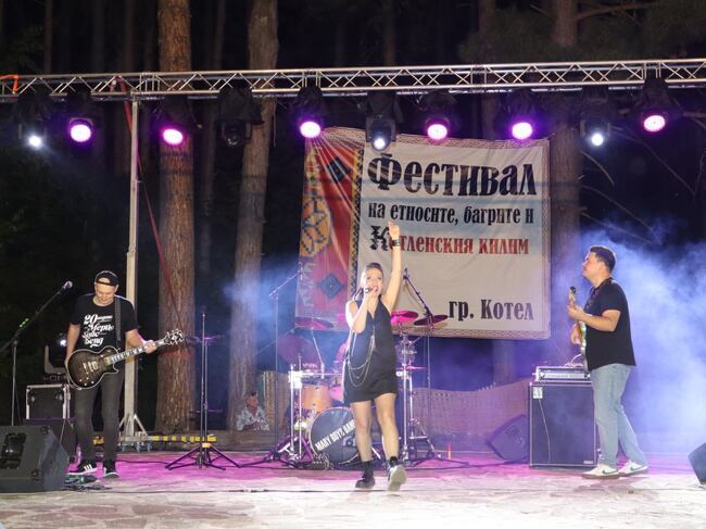 Котел беше домакин на деветото издание на Фестивала на етносите, багрите и котленския килим