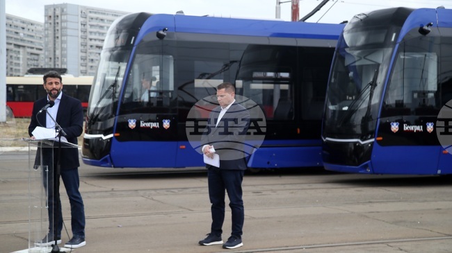 Нов трамвай излезе от релсите в Белград и предизвика задръстване в сръбската столица 