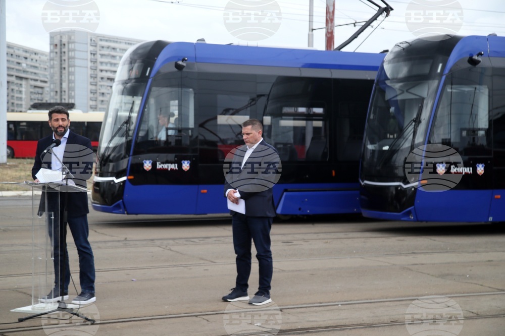 Нов трамвай излезе от релсите в Белград и предизвика задръстване в сръбската столица 