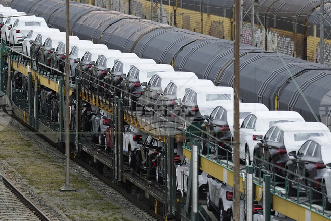 Германският автомобилен пазар отчита лек ръст през август