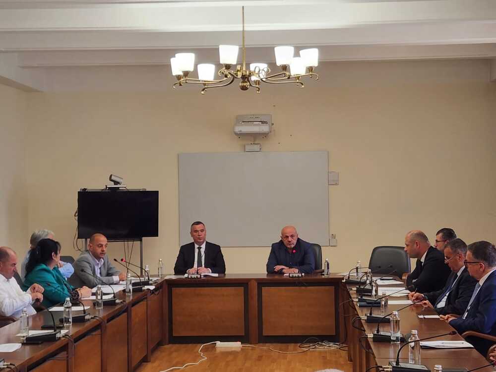 МЗХ: Централният епизоотичен съвет към МС набеляза мерки за справяне със заболяването шарка по дребните преживни животни