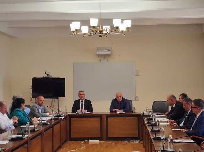МЗХ: Централният епизоотичен съвет към МС набеляза мерки за справяне със заболяването шарка по дребните преживни животни