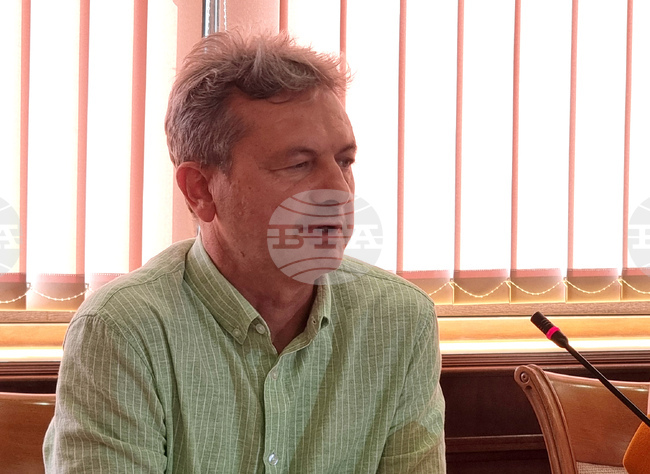 Работата по тръбопровода на дъното на Варненското езеро е възобновена