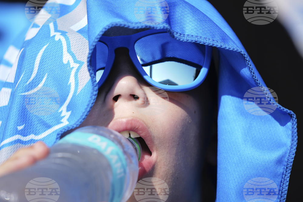 Extreme Weather Lions Football Heat