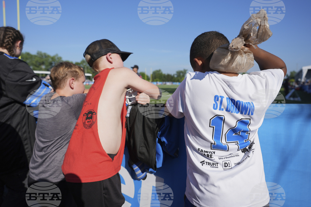 Extreme Weather Lions Football Heat