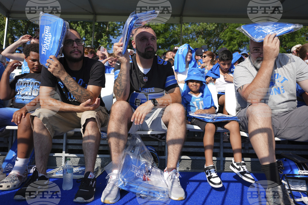 Extreme Weather Lions Football Heat