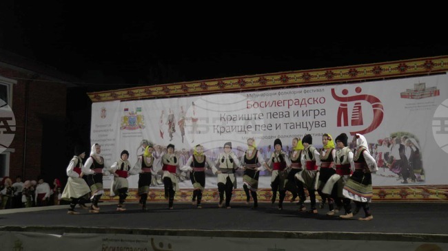 В Босилеград откриха шестнадесетото издание на фестивала „Босилеградско краище пее и танцува“