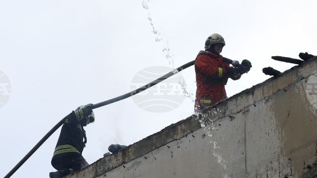 Пожар е станал на покрива на новострояща се сграда в столичния квартал „Овча купел“, няма пострадали
