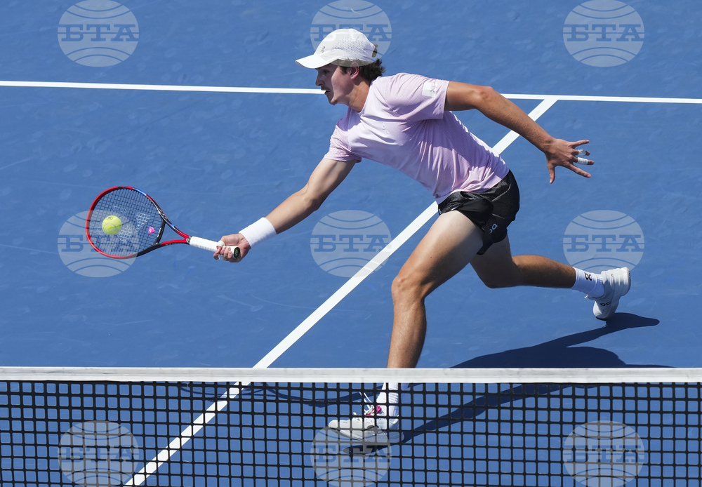 Жоао Фонсека спря серия от поражения с победа в първия кръг на турнира от сериите "Мастърс 1000" в Синсинати