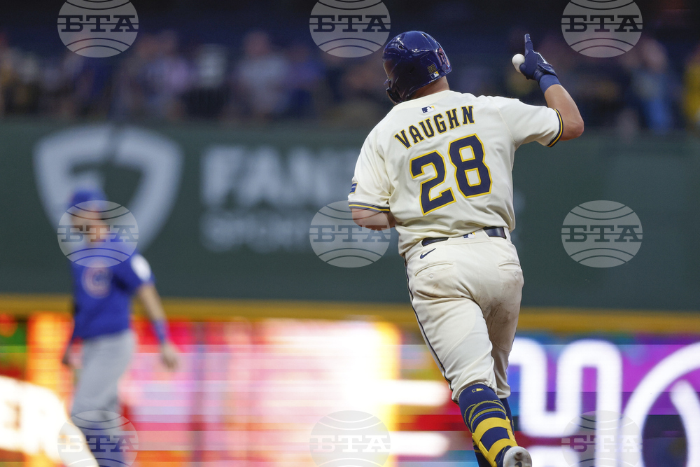 Cubs Brewers Baseball