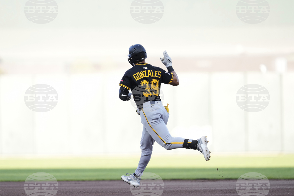 Pirates Giants Baseball