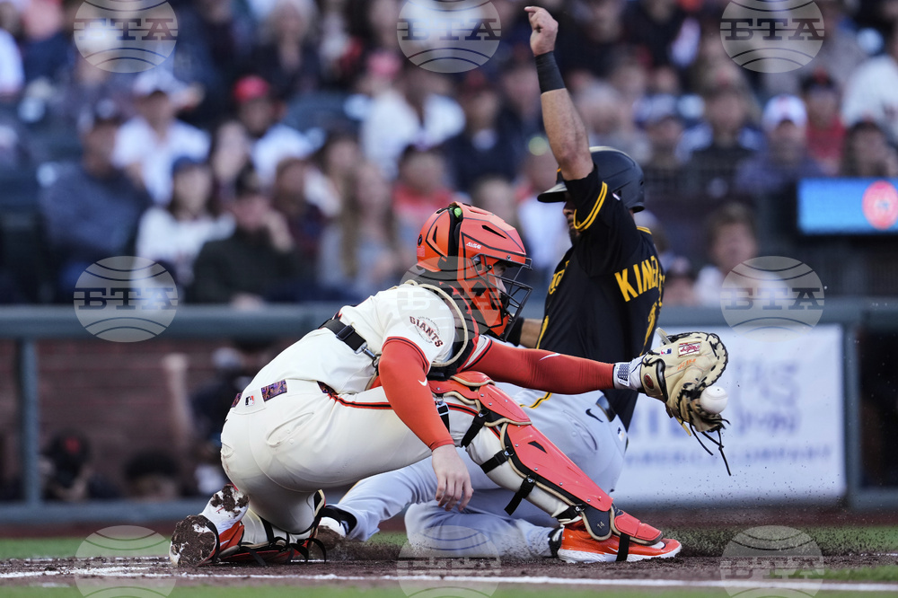 Pirates Giants Baseball