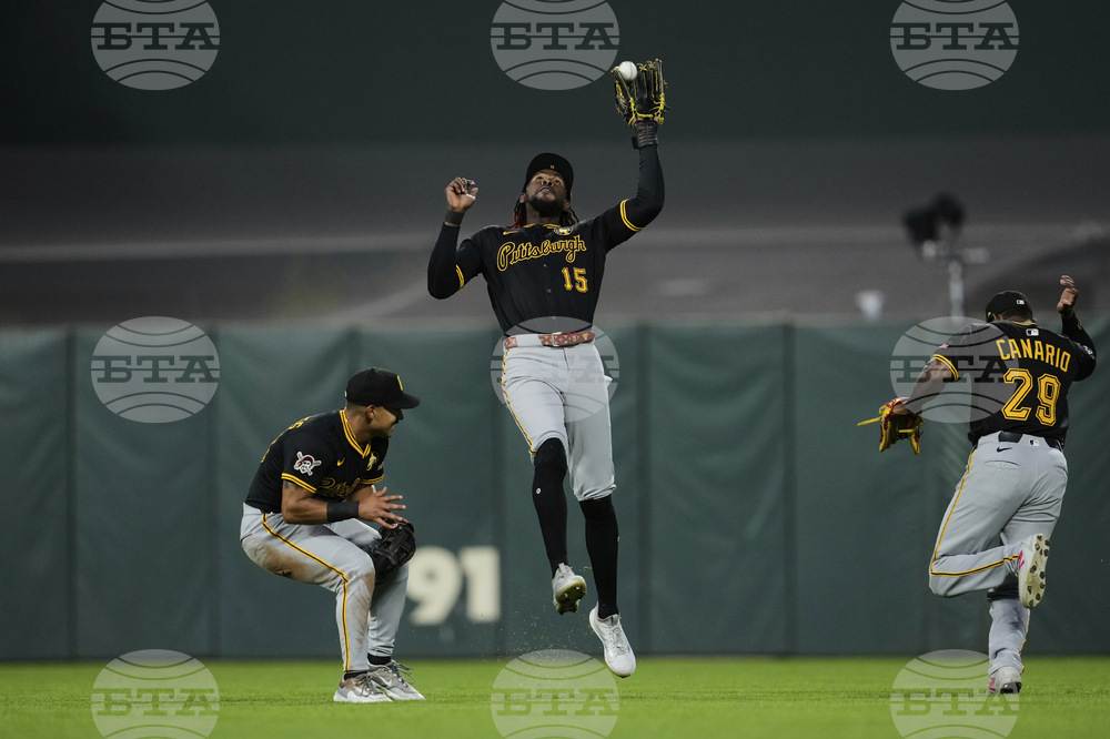 Pirates Giants Baseball
