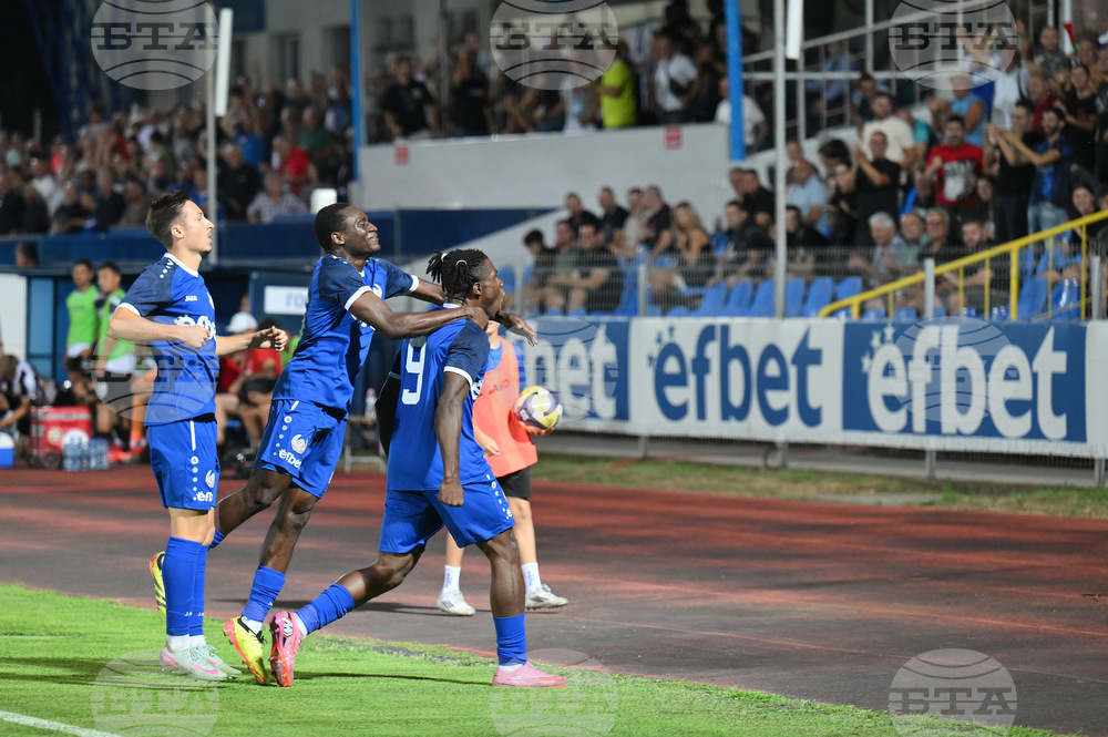 Монтана спечели първа точка във футболния елит с равенство срещу Локомотив (Пловдив)