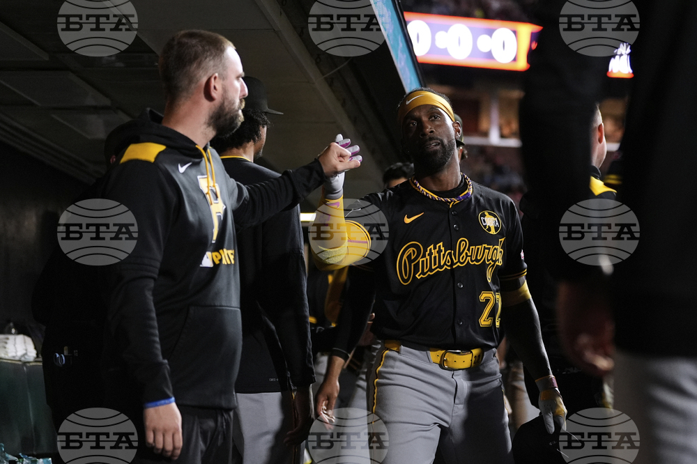Pirates Giants Baseball