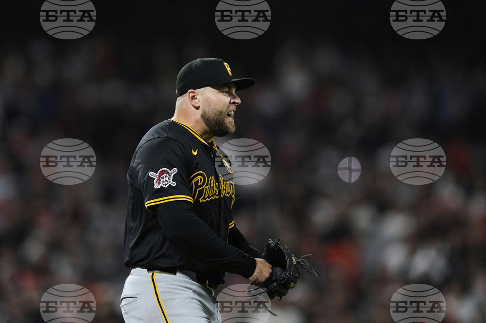 Pirates Giants Baseball