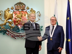 Румен Радев - Жоел Мейер - награждаване