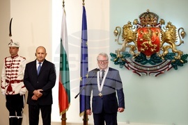 Румен Радев - Жоел Мейер - награждаване