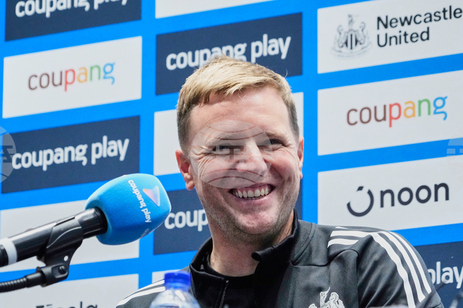 Еди Хау вярва, че собствениците на Нюкасъл няма да оставят отбора без изявен нападател