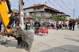 Село Йоаким Груево - реконструкция - първа копка