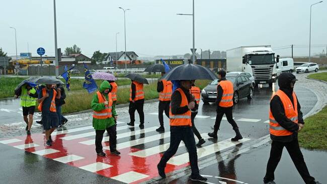 ПАП: Полските железничари блокират пътища в знак на протест срещу намаляването на товарните железопътни превози