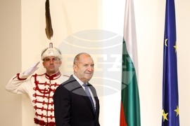 Румен Радев - Симон ван дер Бург - награждаване