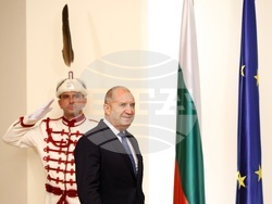 Румен Радев - Симон ван дер Бург - награждаване