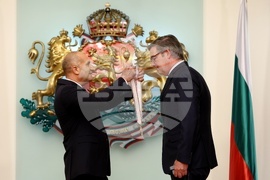 Румен Радев - Симон ван дер Бург - награждаване